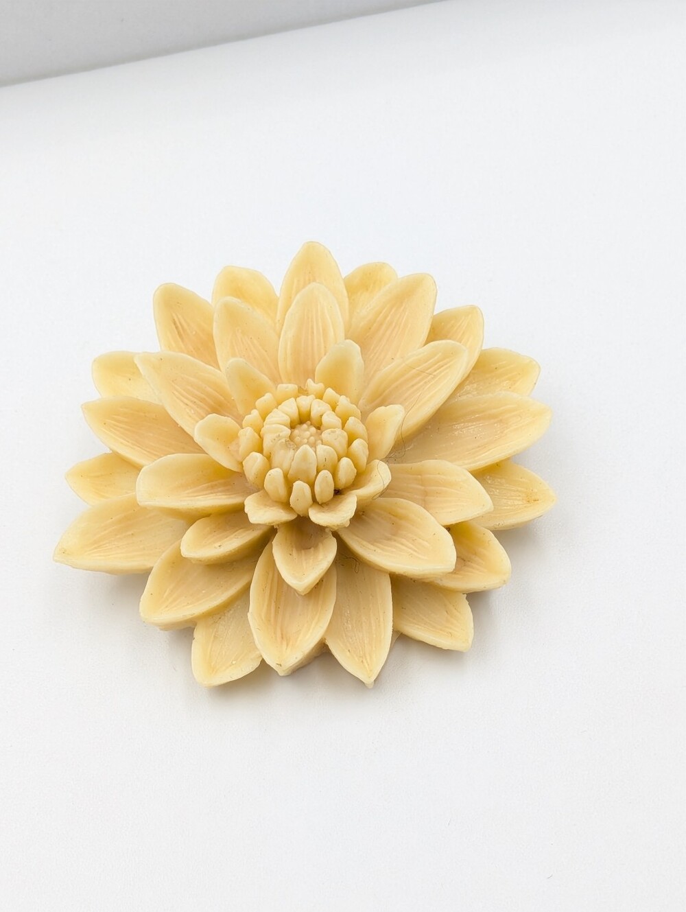 Antique 1920s-1930s vintage celluloid carved flower brooch pin READ
